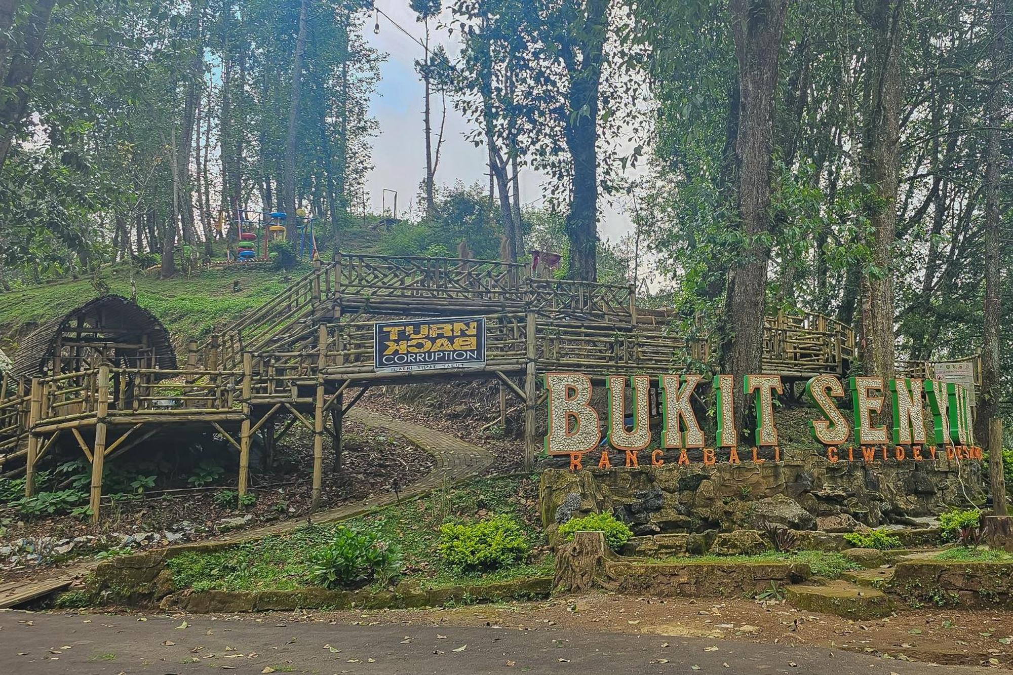 Baruhtunggul Bukit Senyum Residence Mitra Reddoorz מראה חיצוני תמונה